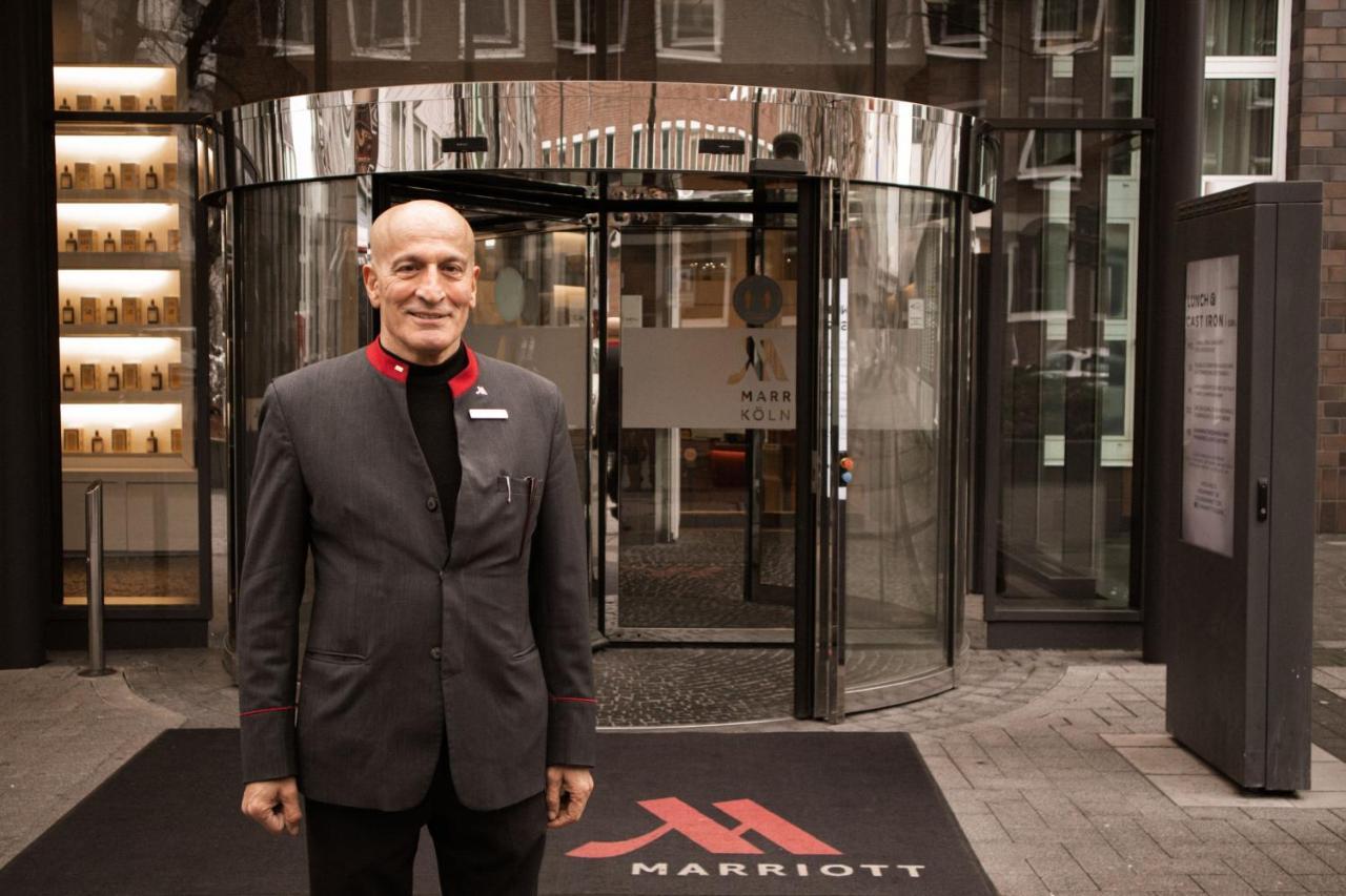 Cologne Marriott Hotel Kültér fotó A doorman at the entrance of a hotel