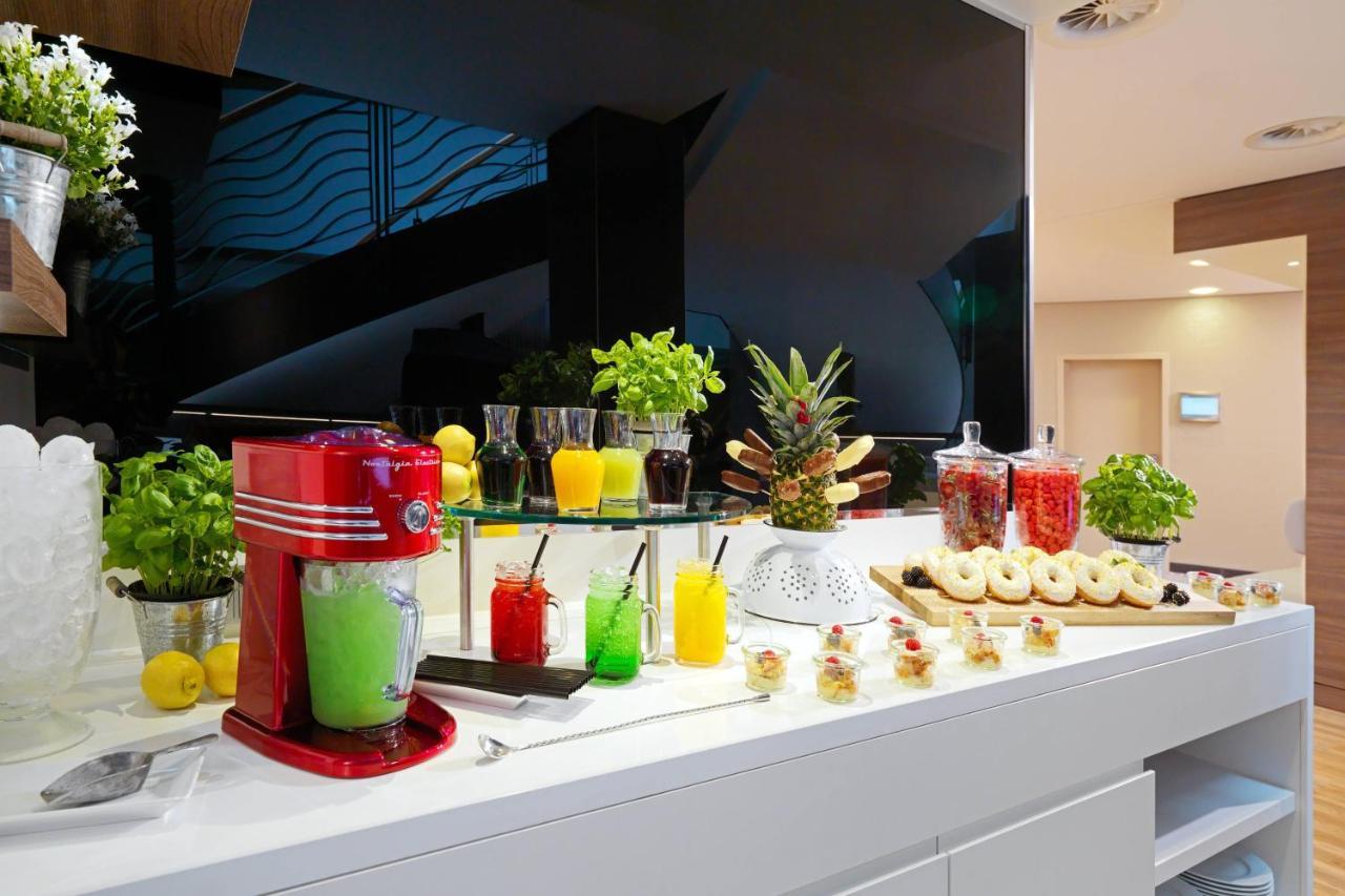 Cologne Marriott Hotel Kültér fotó A slush machine
