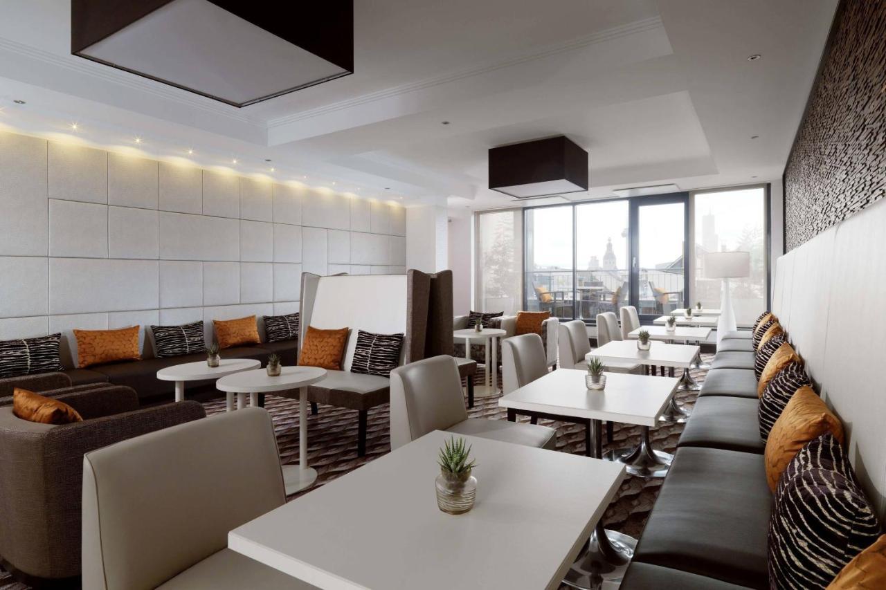 Cologne Marriott Hotel Kültér fotó The lounge at the airport