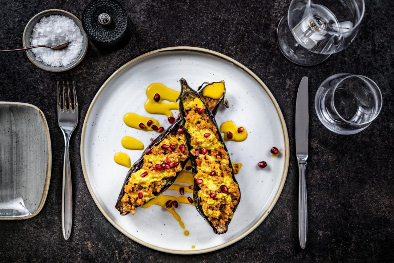 Cologne Marriott Hotel Kültér fotó Aubergine with saffron