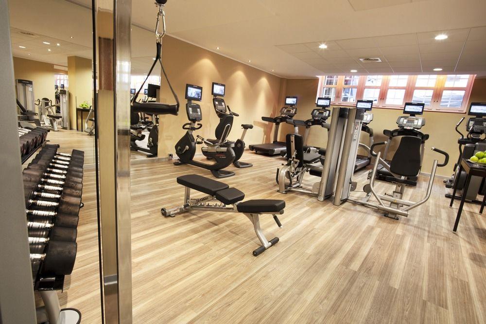 Cologne Marriott Hotel Kültér fotó A gym at a hotel