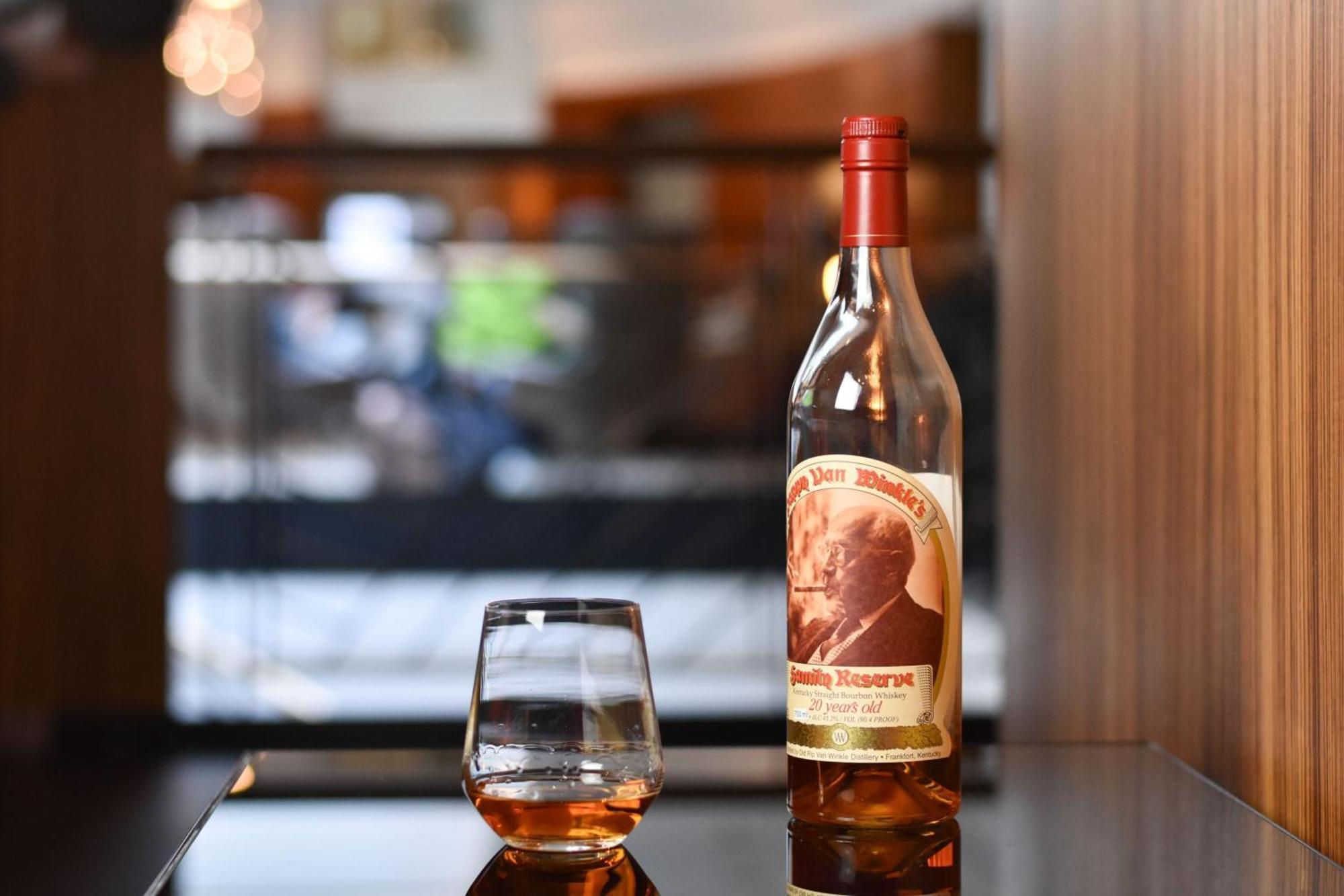 Cologne Marriott Hotel Kültér fotó A bottle of Old Overholt