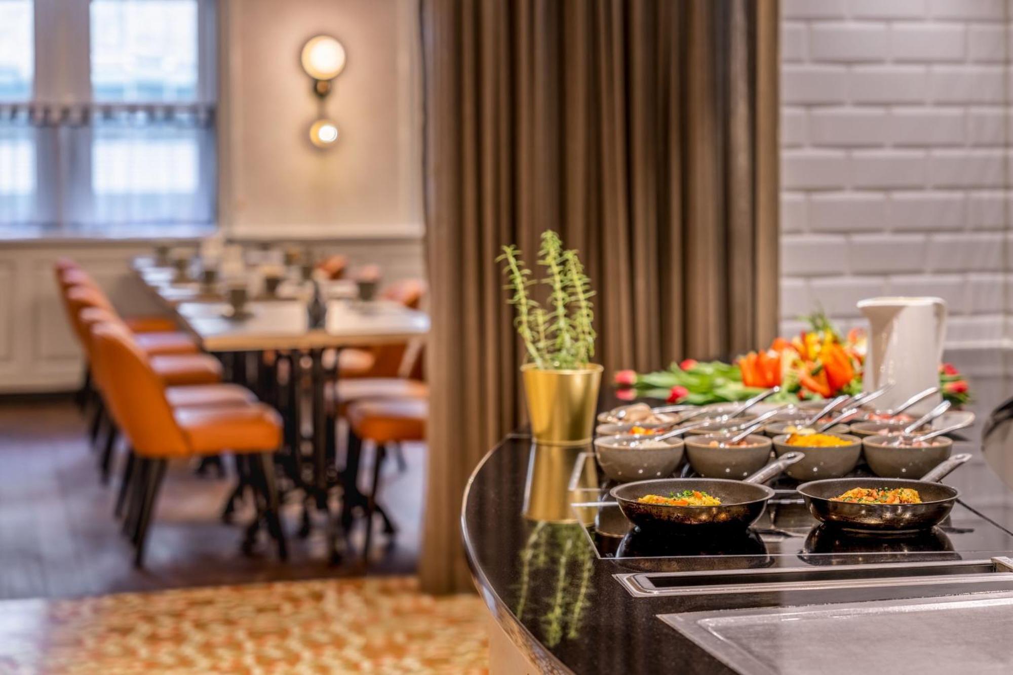 Cologne Marriott Hotel Kültér fotó The Club at London Heathrow Airport